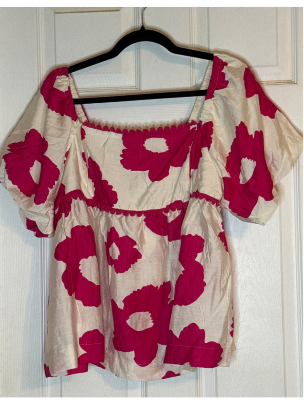 Umgee Floral Blouse Size L Beige and Pink